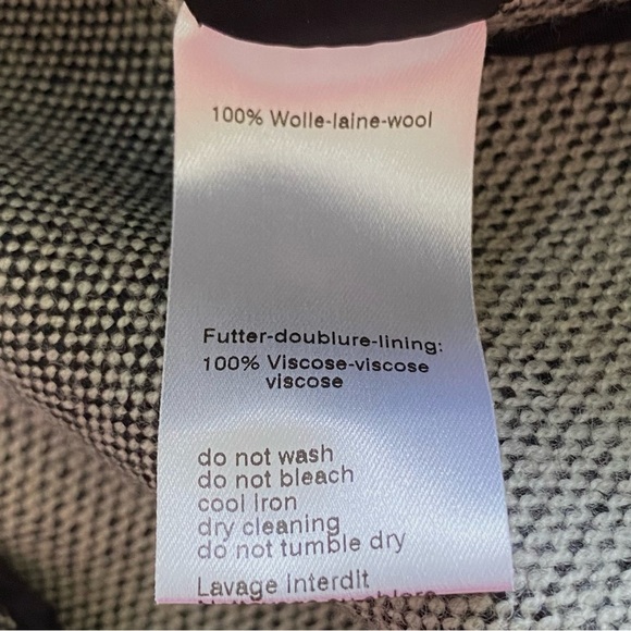 Akris 100% wool striped blazer. 🖤 - Picture 7 of 7